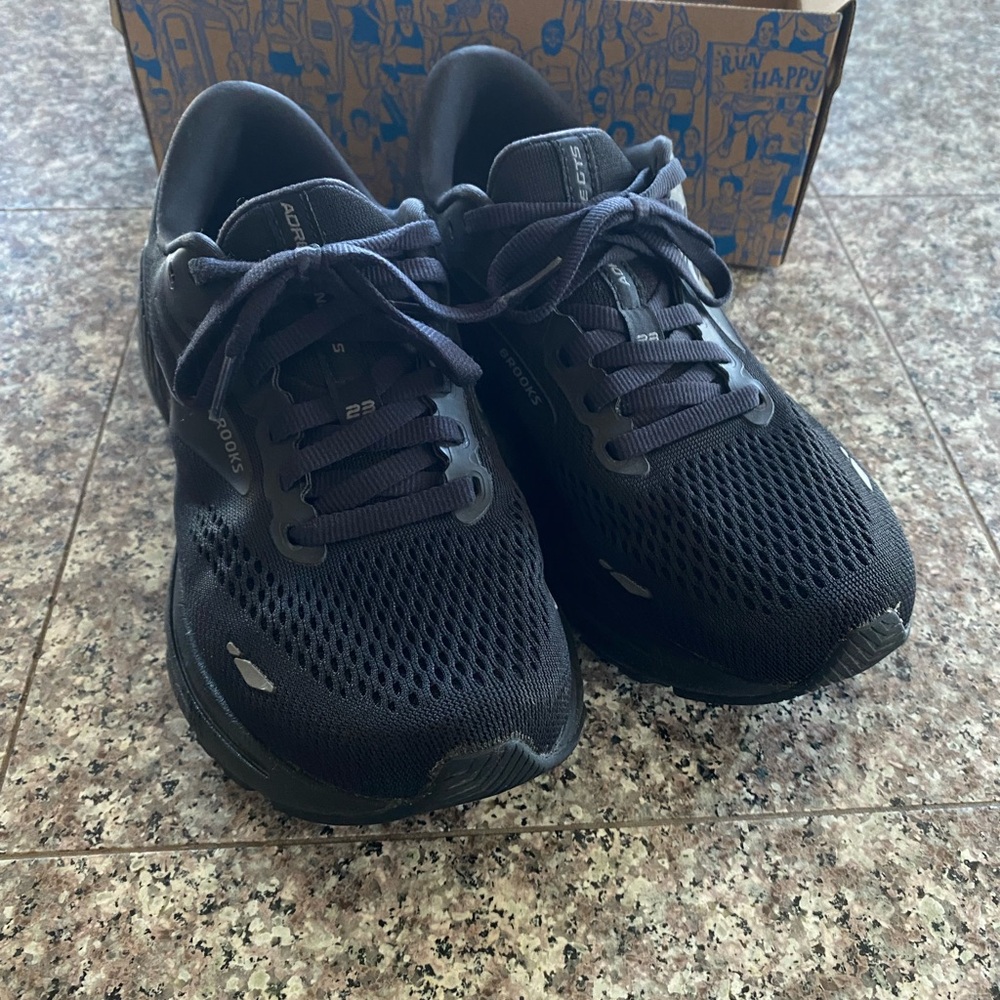 Brooks Adrenaline GTS 23 Black Running Shoes